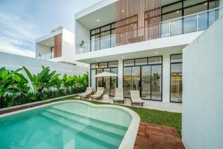 Villa Omnia Oasis Two Bedroom Garden Villa - 3