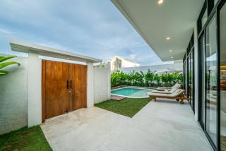 Villa Omnia Oasis Two Bedroom Garden Villa - 2