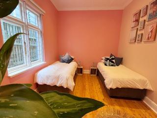 Starry Starry Night - Cape Town, 3-Bedroom 2-Bathroom Seaside House in Three Anchor Bay - Cidade Do Cabo - 1