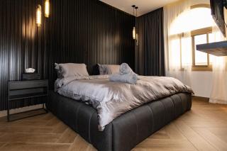 Luxurious Villa 5BHK with Pool BBQ and Full Time Housemaid Assistance - live in - Dubai - 2