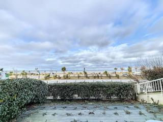 Appartement rez-de-jardin, front de mer, 4 pers, calme, wifi gratuit - FR-1-465-46 - Merville-Franceville-Plage - 1