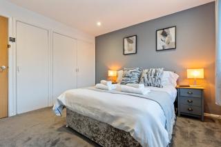 Cosy 2-Bedroom Central Home with Private Hot Tub - 6