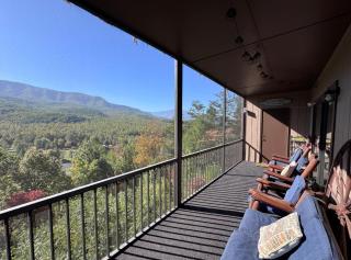 Cozy Fires & Mountain Views, Your Smoky Mountain Escape - Gatlinburg - 6