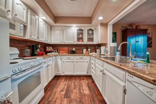 Cozy Fires & Mountain Views, Your Smoky Mountain Escape - Gatlinburg - 7