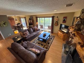 Cozy Fires & Mountain Views, Your Smoky Mountain Escape - Gatlinburg - 8
