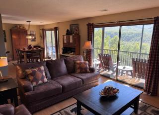 Cozy Fires & Mountain Views, Your Smoky Mountain Escape - Gatlinburg - 5