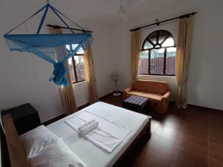 S and P Airport transit hostel and villa 01 - Negombo - 3