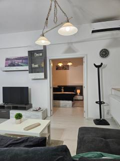White Apartment By Hilton II - Bucharest - 5