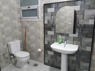 Spacious 3 Bed with Pool, Close to Malls - 7