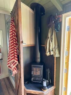 Secret Paddock Shepherds Hut - 4