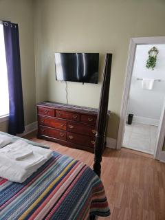 Chestnut Street Bungalow - Greenville - 8