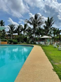 Gold View Beachfront Resort - Timbaon - 7