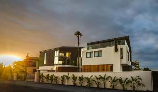Ocean 9 - Sunset Beachfront Apartments - 5
