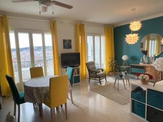 Terrace and view on all Nice city - 8