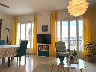 Terrace and view on all Nice city - 9