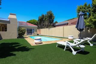 Spacious 4-Bedroom Home With a Pool - Città del Capo - 9