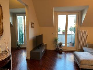 An attic, really downtown 3 - 4