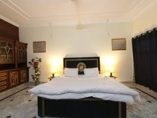 Asga best versace house families only welcome - Rawalpindi - 0