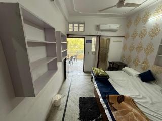 India Guest House - 4
