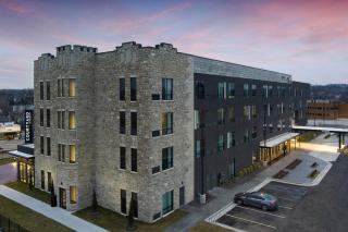 Courtyard by Marriott Jefferson City - 8