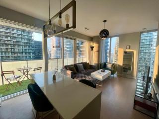 Stunning suite in downtown perfect for businesses trips and small families - 9