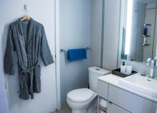 Stunning suite in downtown perfect for businesses trips and small families - 1