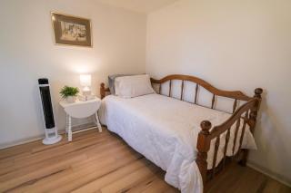 Hadley Hideaway Cottage - 2