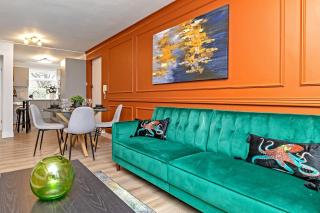 STUNNING MODERN Apartment Near AIRPORT & CENTRE, FREE PARKING, AMAZING LED MEDIA WALL & LUXURY MASTER BEDROOM - Luton - 7