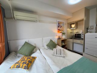 Shinjuku Yotsuya Sanchome Station 7-minute walk Hawaiian Twin Bed Charm Room 1R - 5