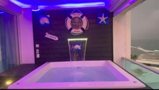 Beachfront Apartment with Jacuzzi - 7