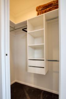 Modern 3 Bedroom House Close to Chartwell Center - 5