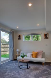 Modern 3 Bedroom House Close to Chartwell Center - 8