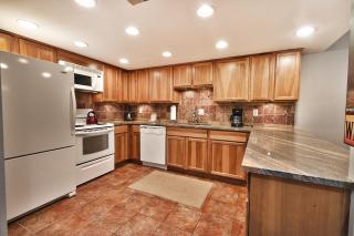 Walk to Main Street, Walk to Lift, Community Pool and Hot Tub! Great Location, Private Balcony! - 6