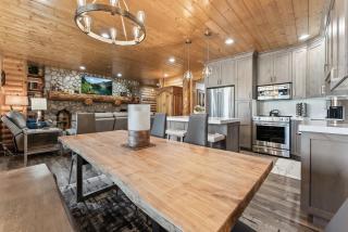 Deer Valley Luxury Condo, Comstock Lodge, 2 Bedroom - Walk to Lifts, Private Hot Tub, Amazing Views - 2