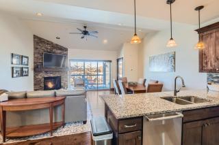 Private Hot Tub, Close to Resorts - Private Hot Tub - Close to PC, Mountain Mansion Family Getaway - 9