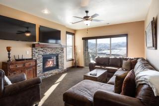 Private Hot Tub, Minutes to Ski, Cozy Getaway, Beautiful Condo- Large 3BR, Private Garage! - Kamas - 7