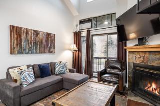 Condo walk to Park City- Great views, Professional Interior - Park City - 8
