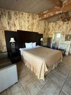Cinderella Motel - Hollister - 8