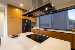 Premium City 3bed Apartment with Gated 2 car parks - 9