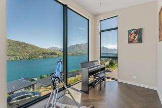 Lake Panorama - Queenstown Holiday Home - 9