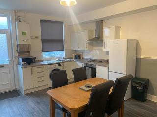 Spacious 4 Bedroom Townhouse - 2