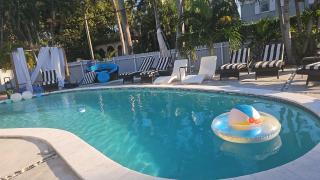 Pool Paradise Half mile to Beach w Massive Yard! - Hollywood - 1