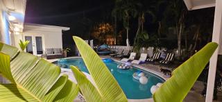 Pool Paradise Half mile to Beach w Massive Yard! - Hollywood - 3