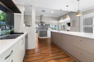 Lakeview Retreat on the Esplanade - Warners Bay - 8