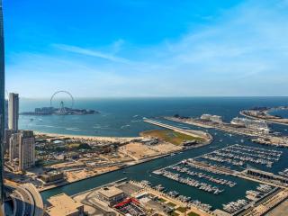 Iconic Palm & Sea Views on 58th Floor Skyline Apt - Dubai - 8