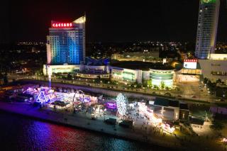 Enjoy the Hot Tub while staying close to Caesars, Riverfront, Downtown & Dining! - Windsor - 0