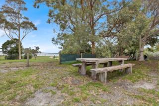 The House - Waterfront Retreat - 4