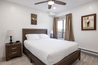 Walk to Main Street and Ski Lifts, Amazing Views, Community Hot Tub! - 7