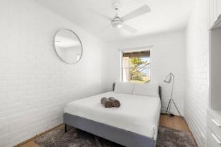 The Castle - Pet Friendly - Absolute Beachfront - Culburra Beach - 3