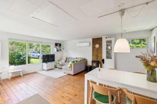 Cosy Classic Holiday Cottage With A Covered Terrace And Large Natural Plot Just A Few Minutes Walk From The Family-Friendly Ahl Beach - 8